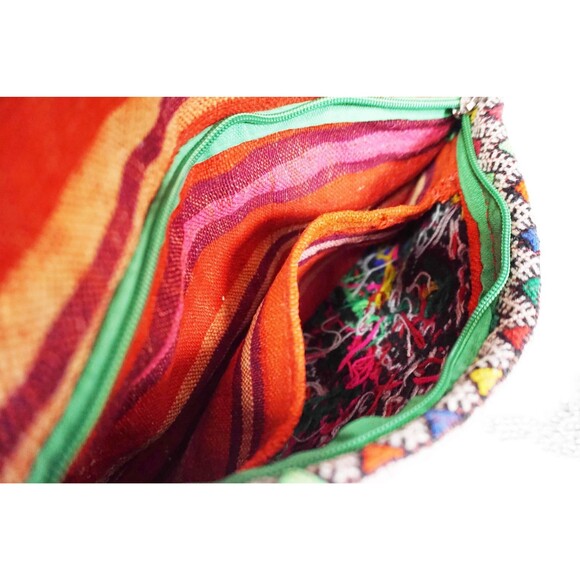 Vintage Kilim Clutch Bag: Handmade Berber Crossbody Purse - Picture 10 of 10